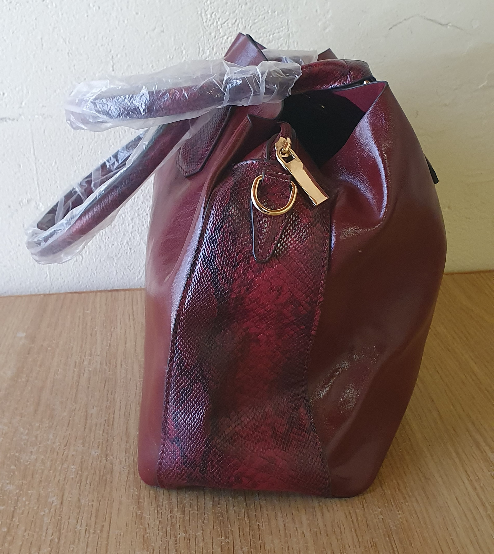 Maroon Jess King Classic Handbag with Gold Accents - Image 2